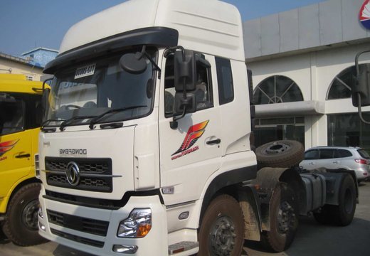 Đầu kéo container